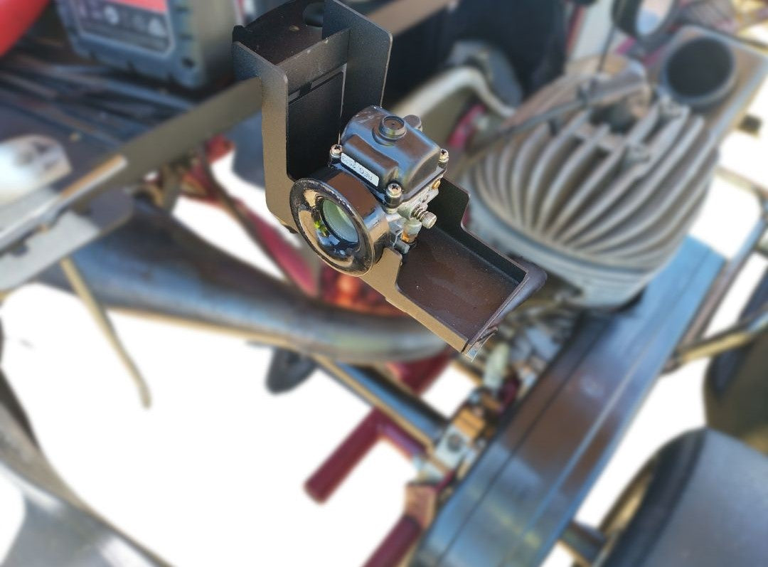 <img> Side view of carby holder on tray